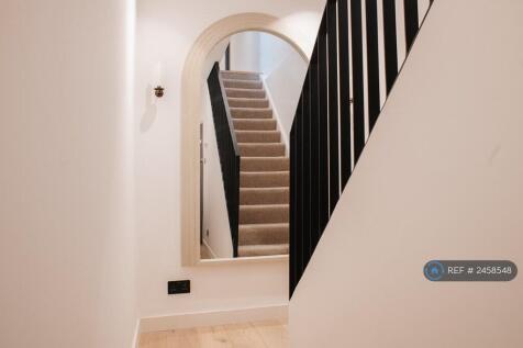 Private First Floor Landing / Staircase