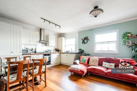 Lounge &amp; Kitchen