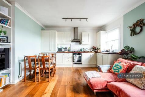 Lounge &amp; Kitchen