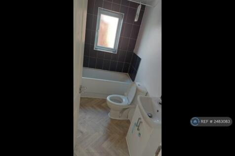 1/f Family Bathroom