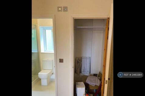 Master Ensuite And Cupboard