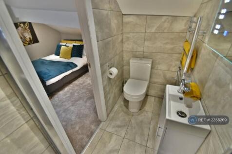 En Suite - Top Back Bedroom
