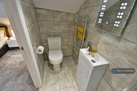 En Suite - Top Back Bedroom