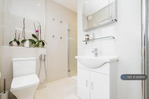1st Floor Bathroom