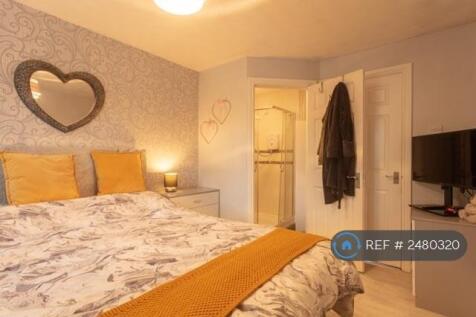 Ensuite To Master Bedroom
