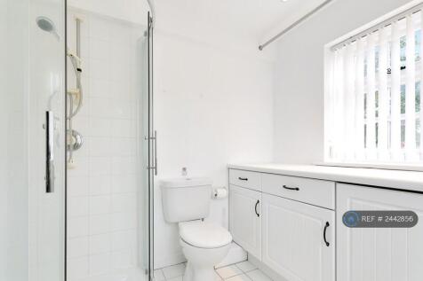Storage, Towels Provided
