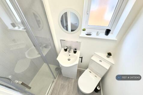 Room 2 Ensuite