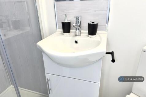 Room 2 Ensuite