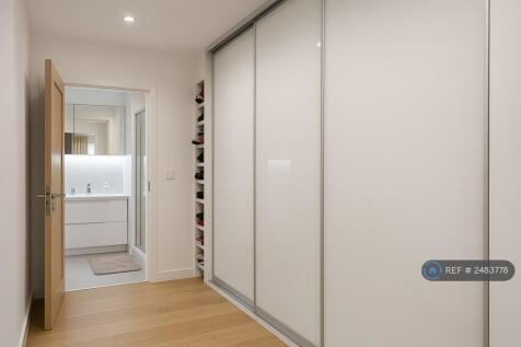 Master Bedroom - Ensuite Bathroom