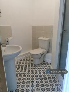 Ensuite To Main Bedroom 