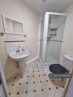 Ensuite To Room 2