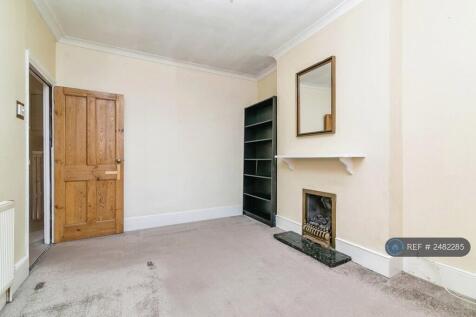 Living Room/Double Bedroom