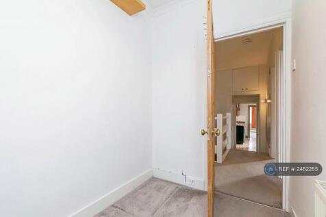 Single Bedroom(Families)/Office/Walk In Wardrobe