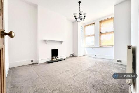 Living Room/Double Bedroom