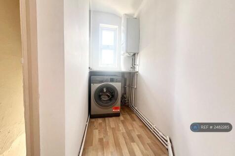 Separate Utility Washing Machine/Separate Dryer