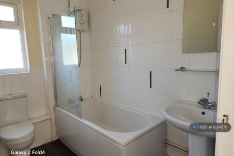 Bathroom (Awaiting Redecoration)