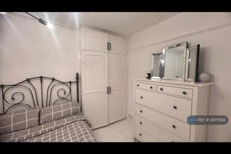 Spacious Bedroom 2