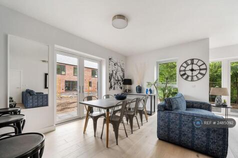 Living/Dining Area