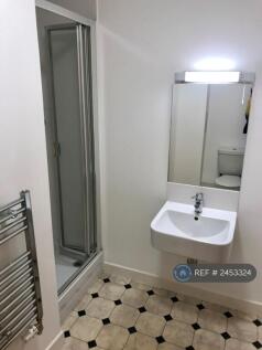 Ensuite Shower (Bed 2)