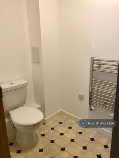 Ensuite Shower (Bed 2)
