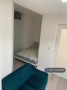 Bed/Wardrobe