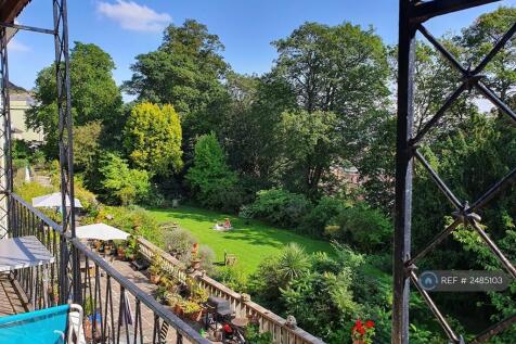 Private Balcony And Enormous Shared Garden