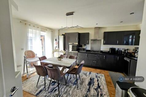 Kitchen/Dining Area