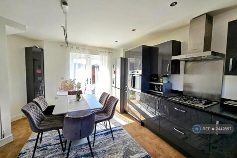 Kitchen/Dining Area