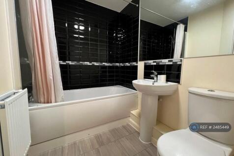Master Bedroom En-Suite 