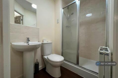 Second Bedroom En-Suite