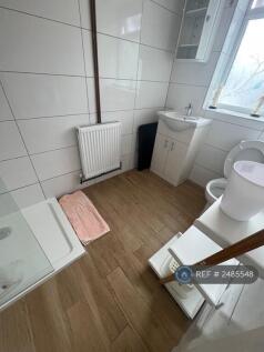 Ensuite Bathroom 2