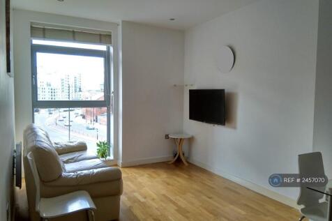 Living Room: Pic1