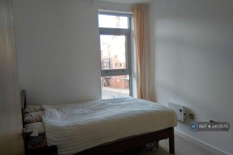 Small Bedroom: Pic1