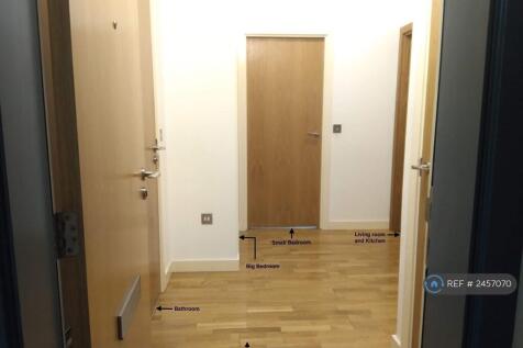 Entrance Hall: Pic1