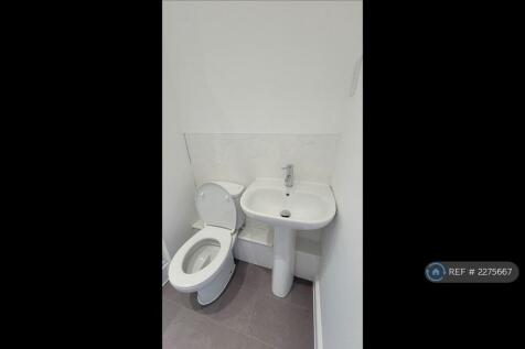 1st Bedroom Toilet