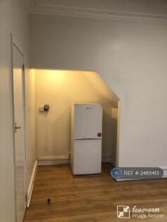 Alcove With Fridge Freezer