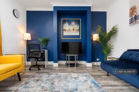 Living Room - 01