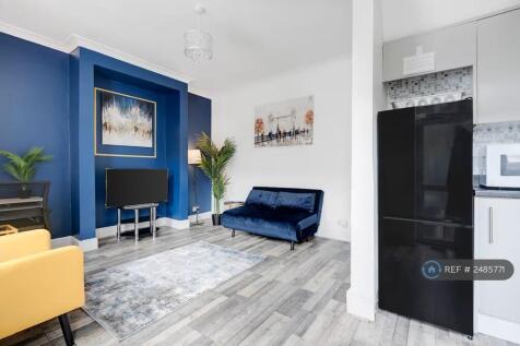 Living Room - 02