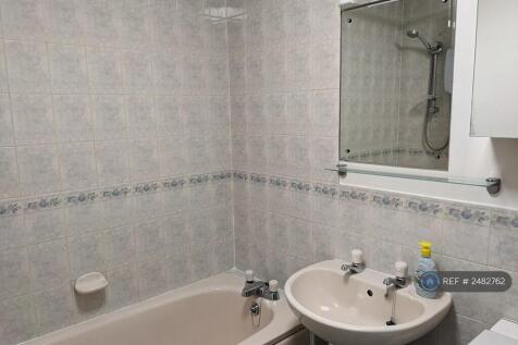 Bathroom (Photo 1)