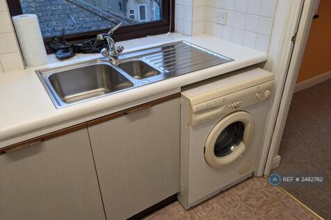 Kitchen (Photo 2)