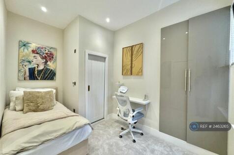 Middle Room 