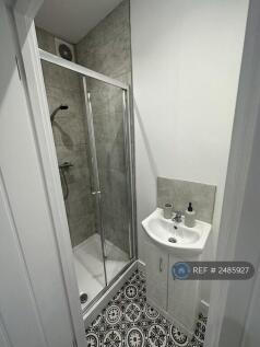 Room 1: En-Suite 