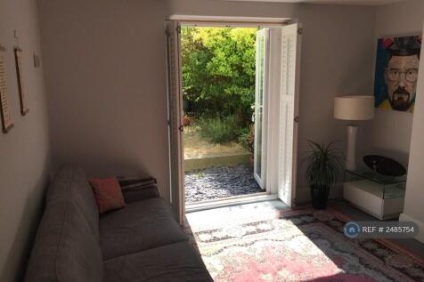 Captures Sun Into Living Room 