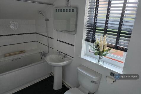 En-Suite 1 - Pic 2