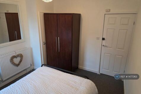 Bedroom 1 - Pic 3