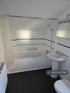 En-Suite 1 - Pic 1