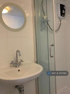 En-Suite 2 - Pic 1