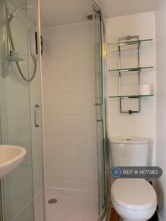 En-Suite 2 - Pic 2