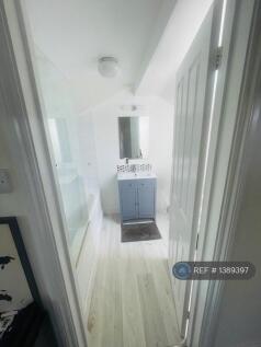 Loft En-Suite Bathroom 