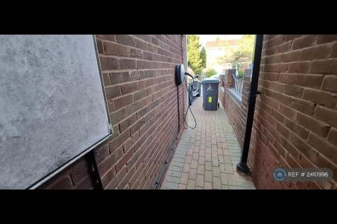 Side Access To The Garden 